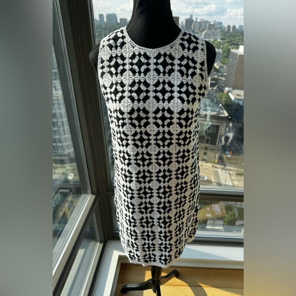 🆕 FARM Rio 🧿 NWOT Patch Crochet Black & White Monochrome Mini Dress - Size M - Picture 2 of 16